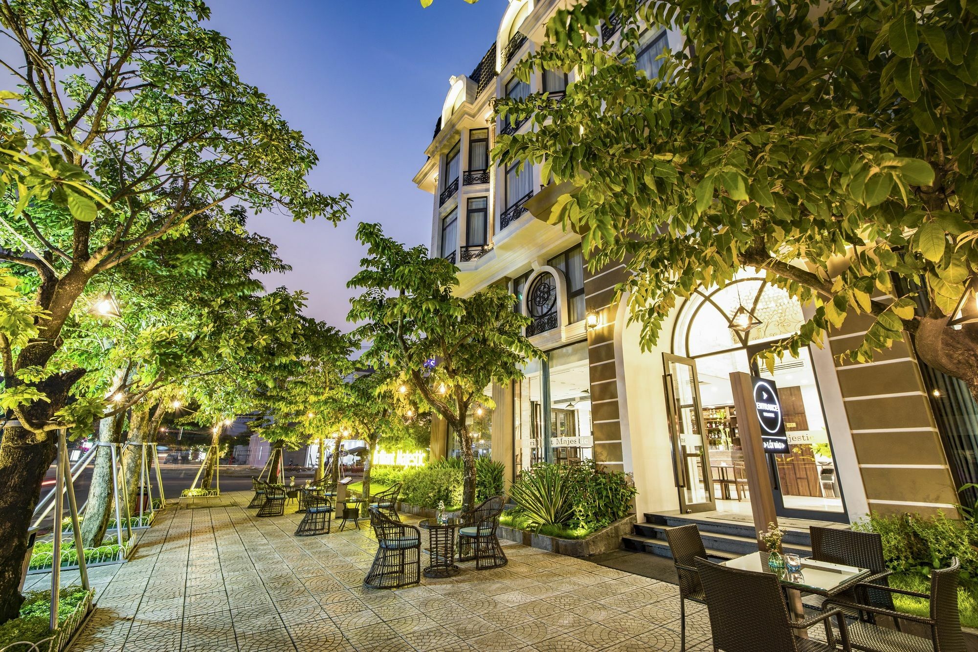Capital O 781 Brilliant Majestic Hotel Дананг Экстерьер фото