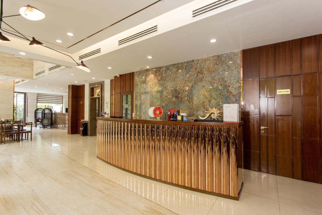 Capital O 781 Brilliant Majestic Hotel Дананг Экстерьер фото